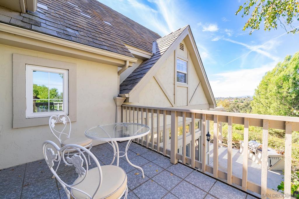 5 Rolling View Lane