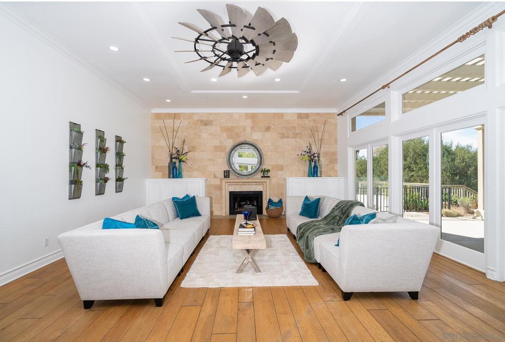 5 Rolling View Lane
