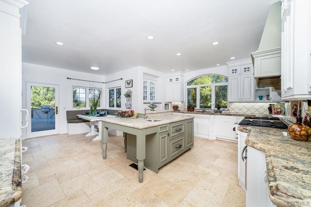 5 Rolling View Lane