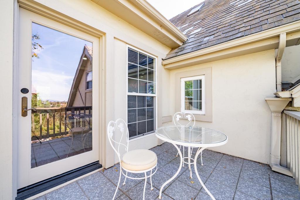 5 Rolling View Lane