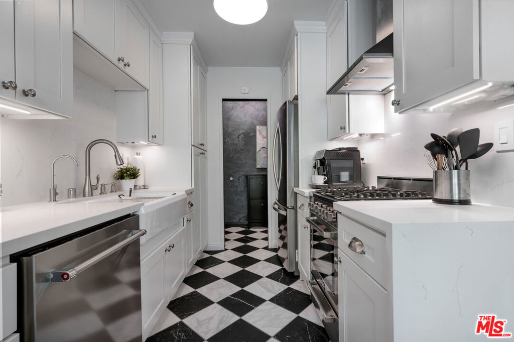 12030 Rochester Avenue 206