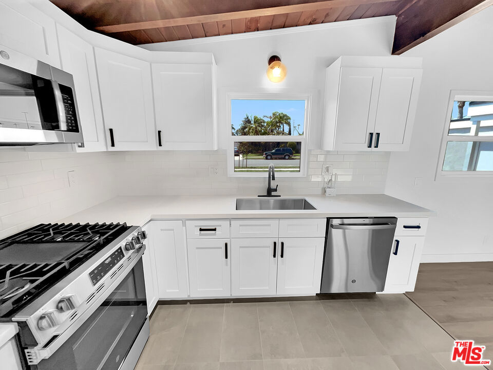 13522 Descanso Drive