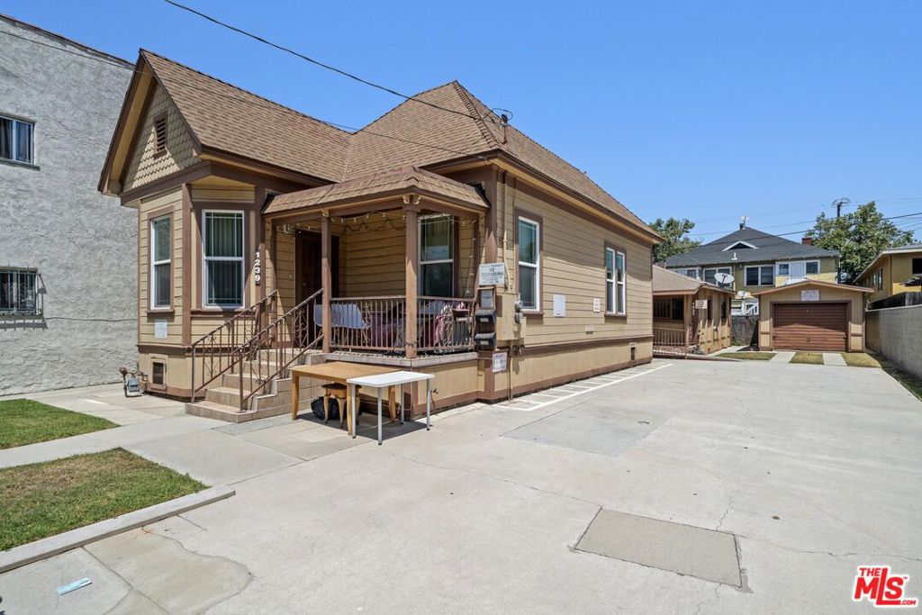 1237 W 24th Street