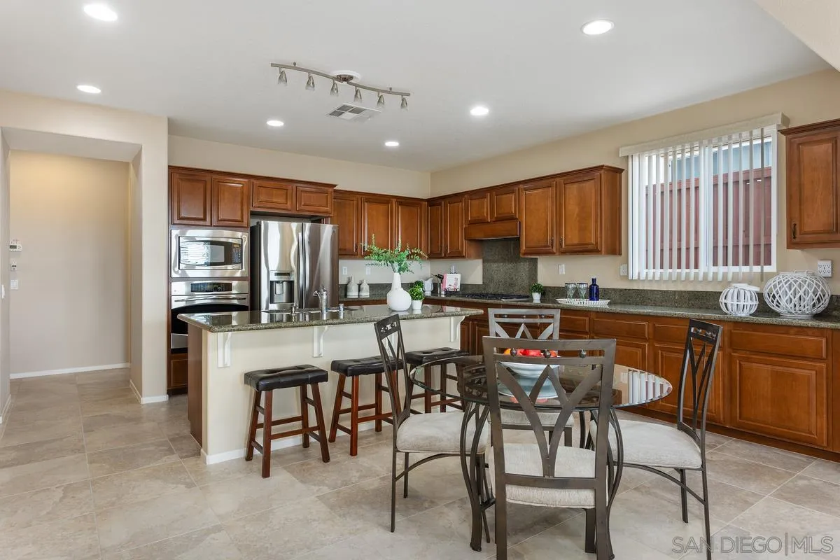 1083 Vista Pointe Blvd