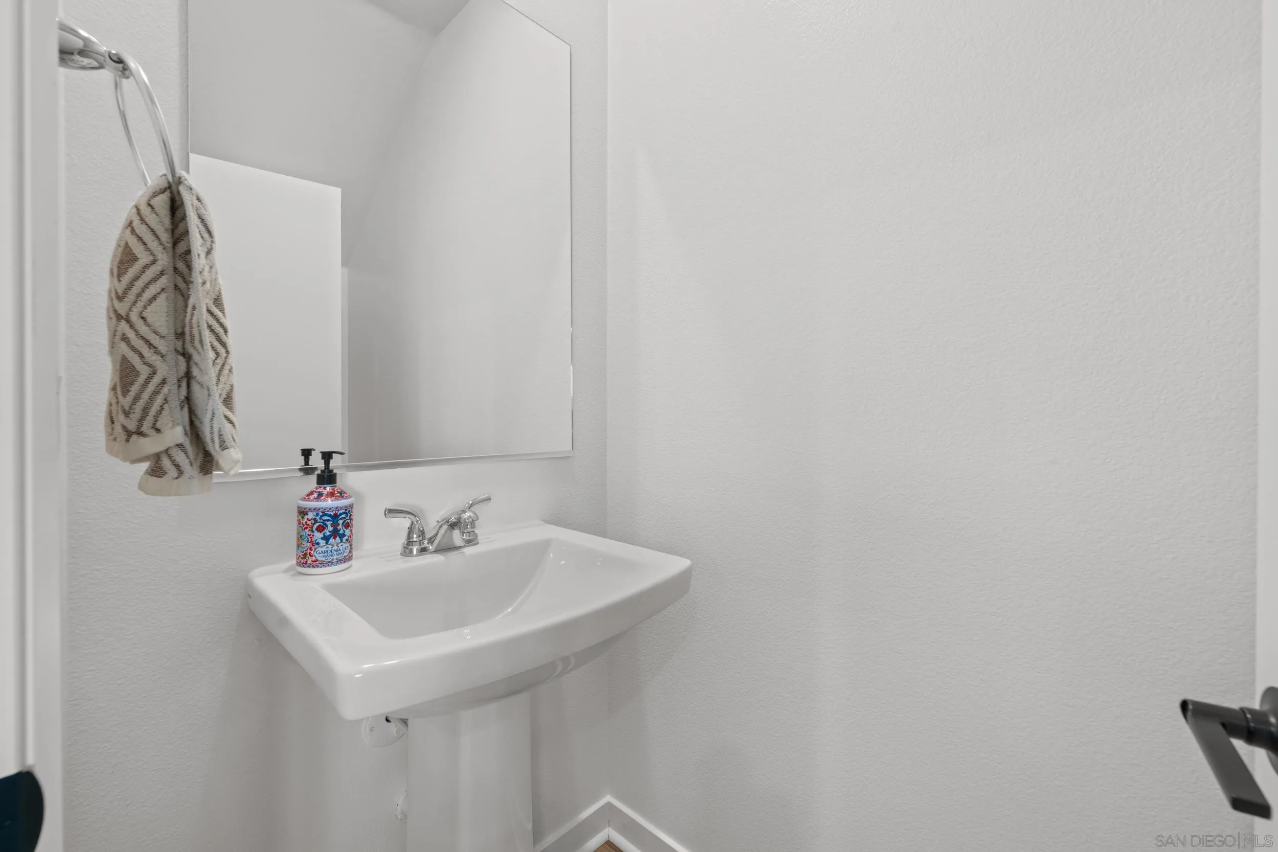 316 Zest Ln
