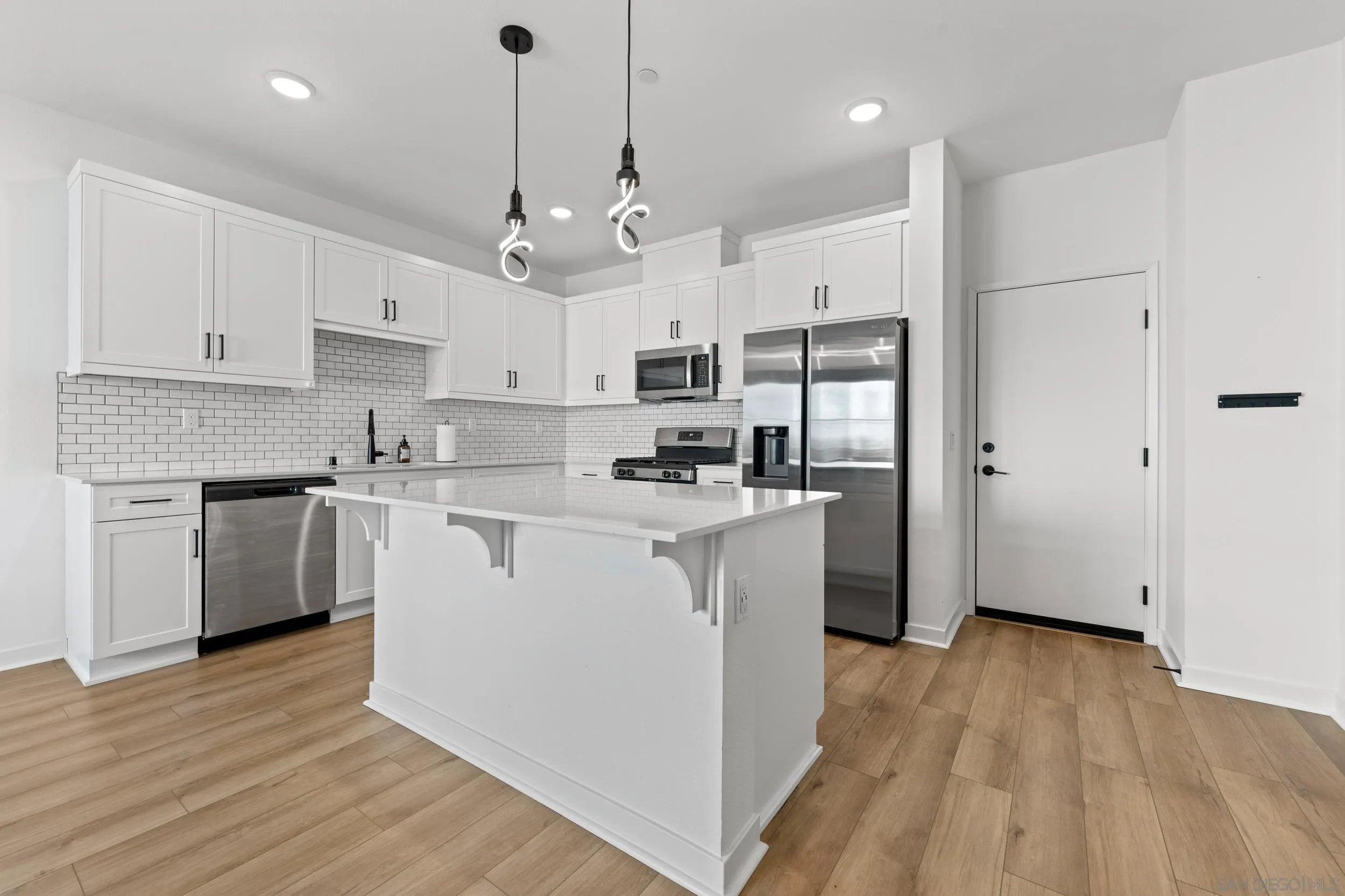 316 Zest Ln