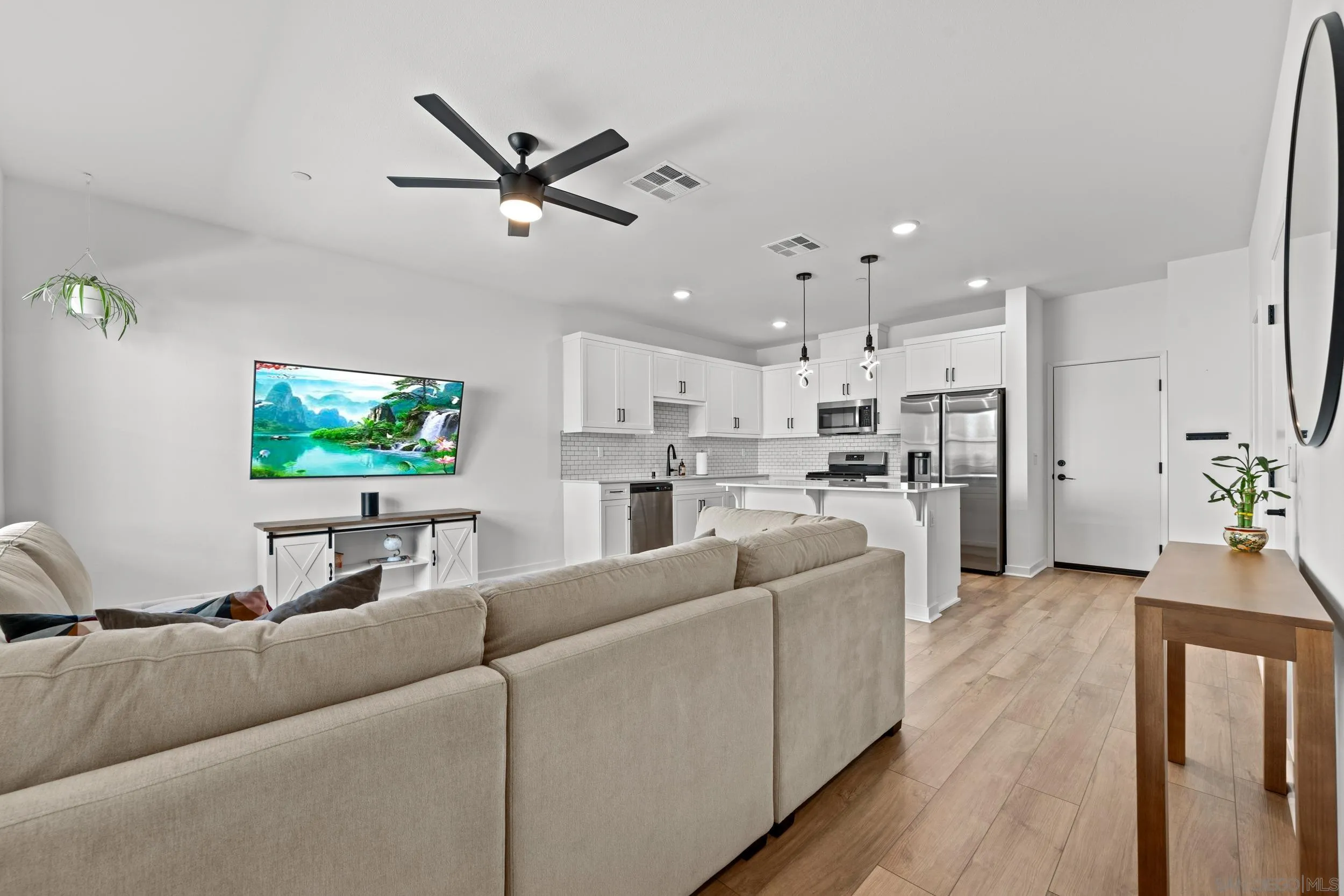 316 Zest Ln