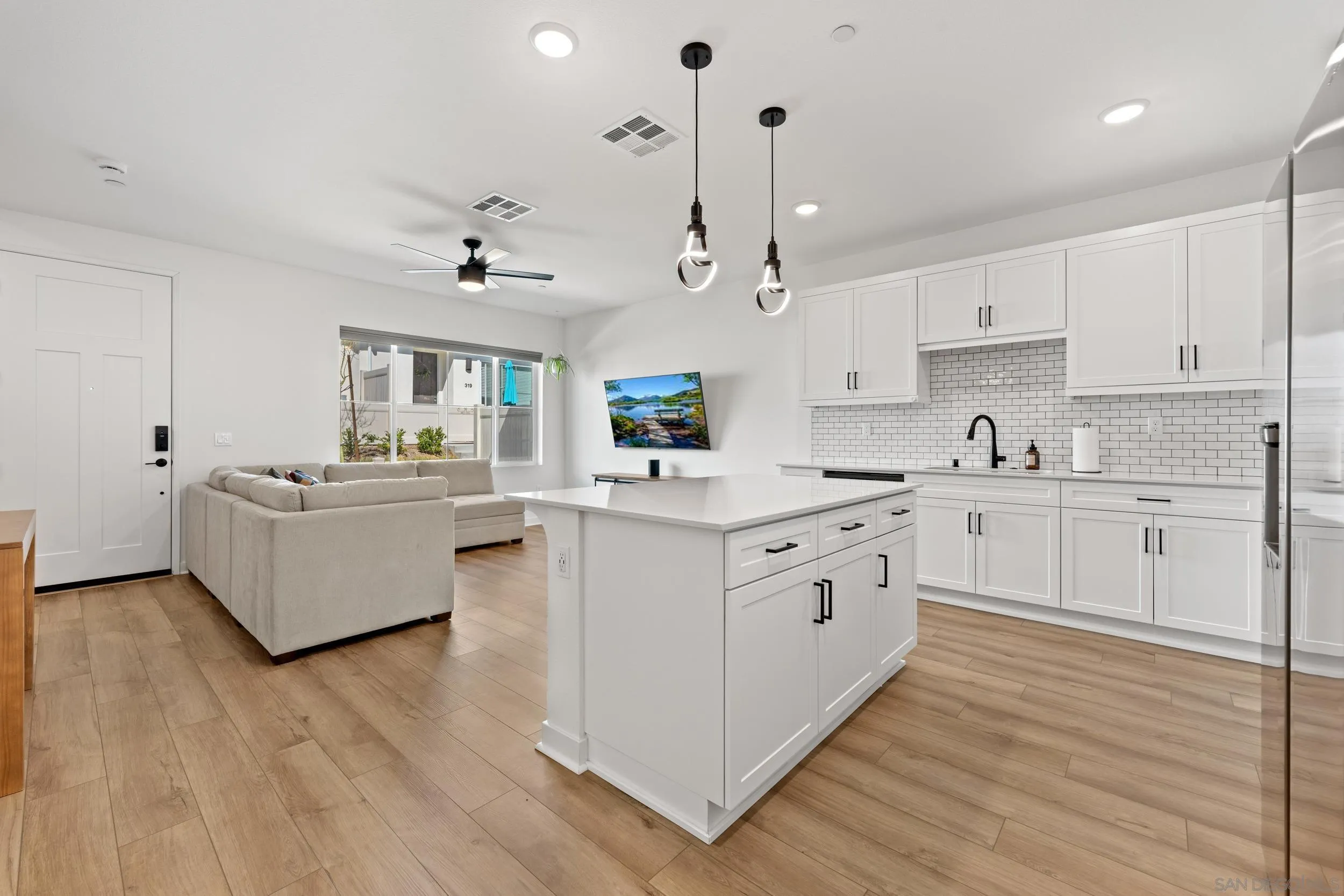 316 Zest Ln