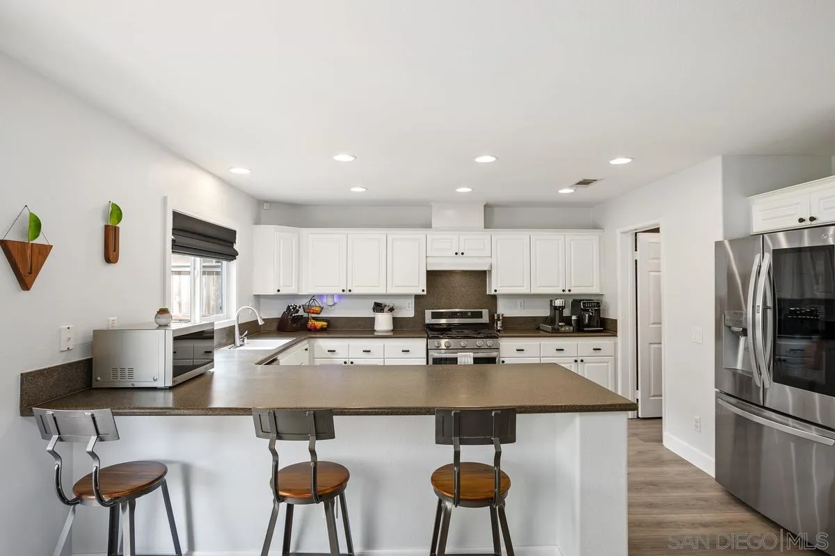 991 Manteca Dr