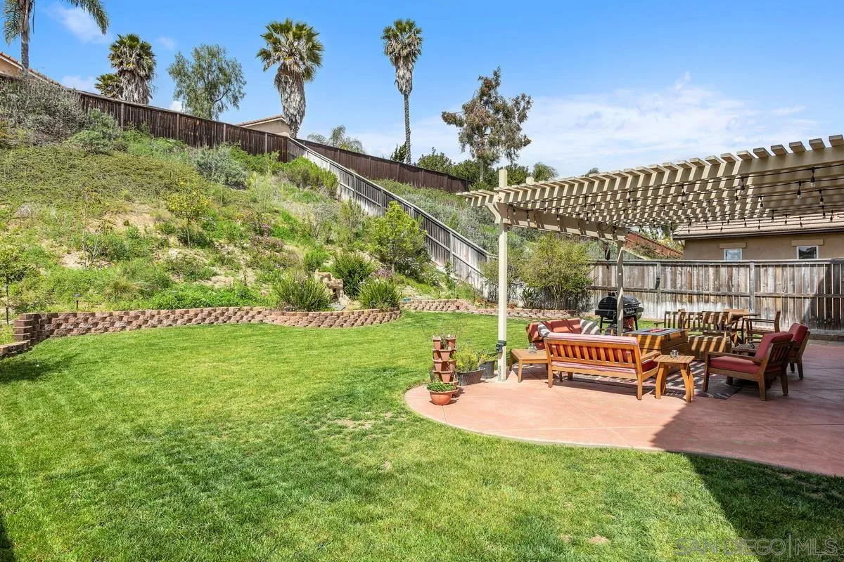991 Manteca Dr