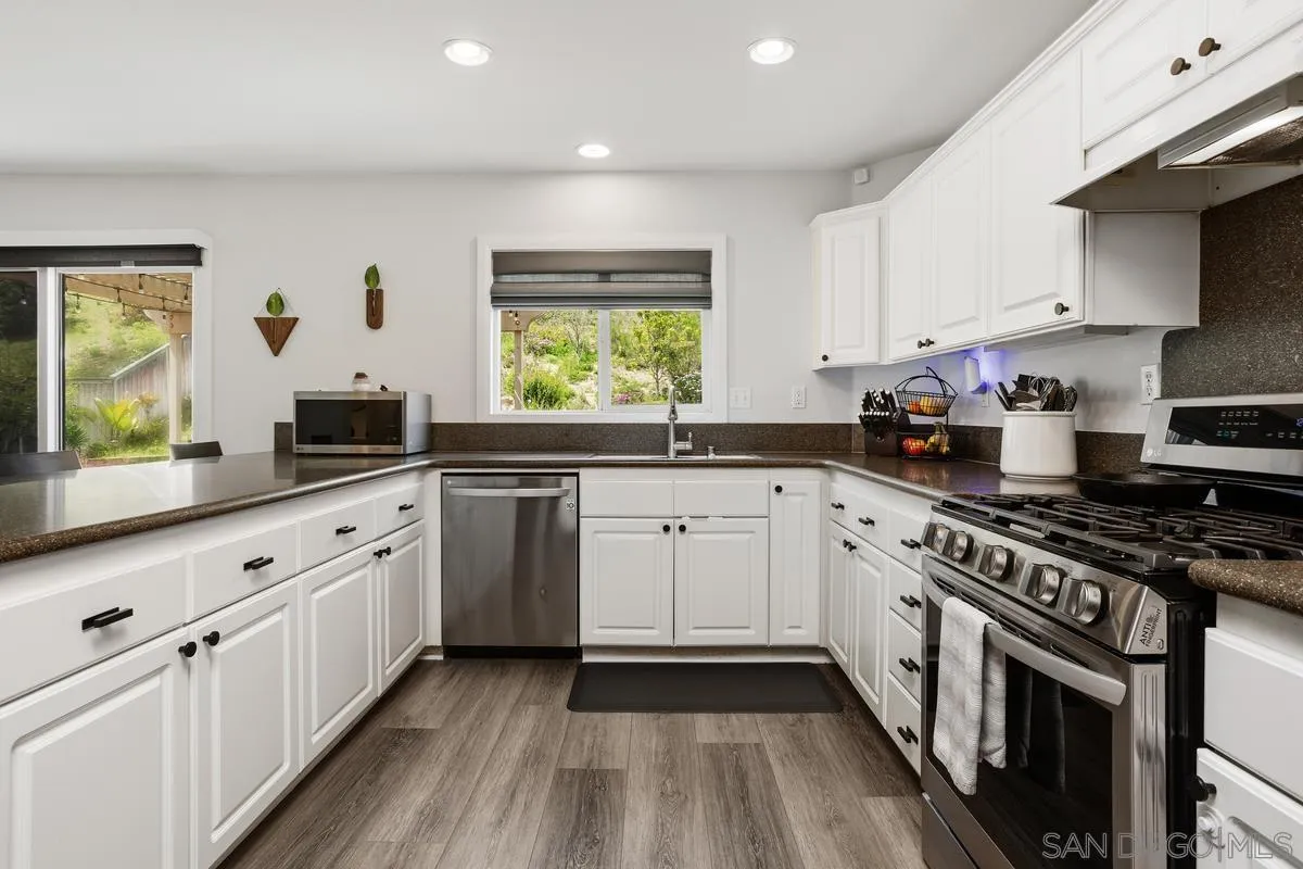 991 Manteca Dr