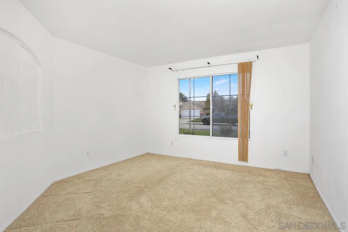 183 Plumosa St