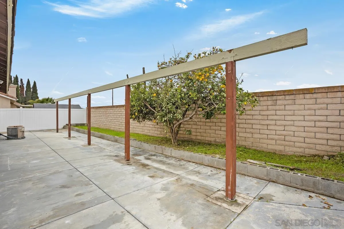 183 Plumosa St