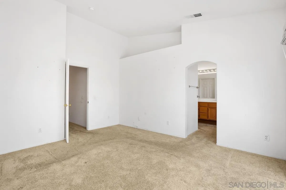 183 Plumosa St