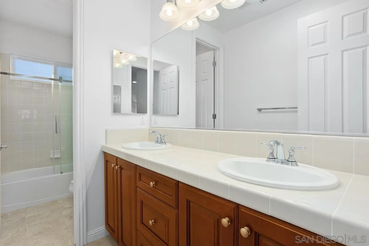 1129 Village Dr