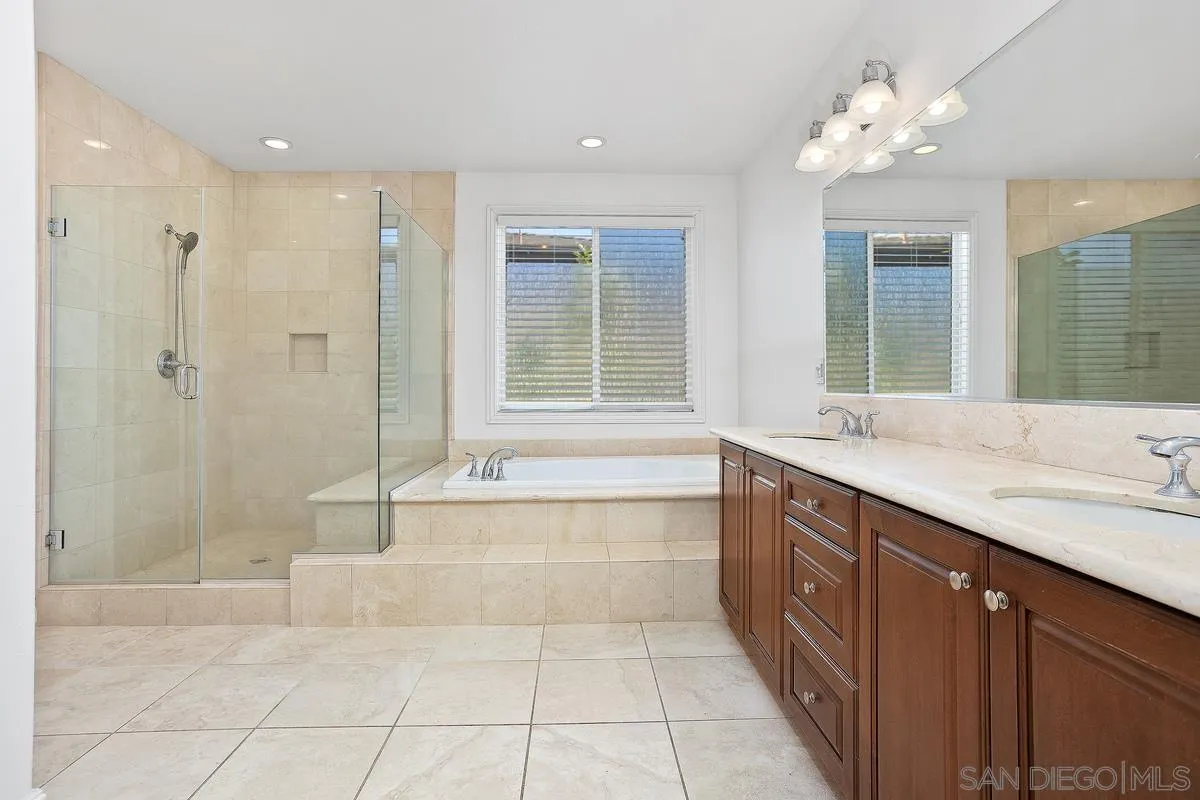1129 Village Dr