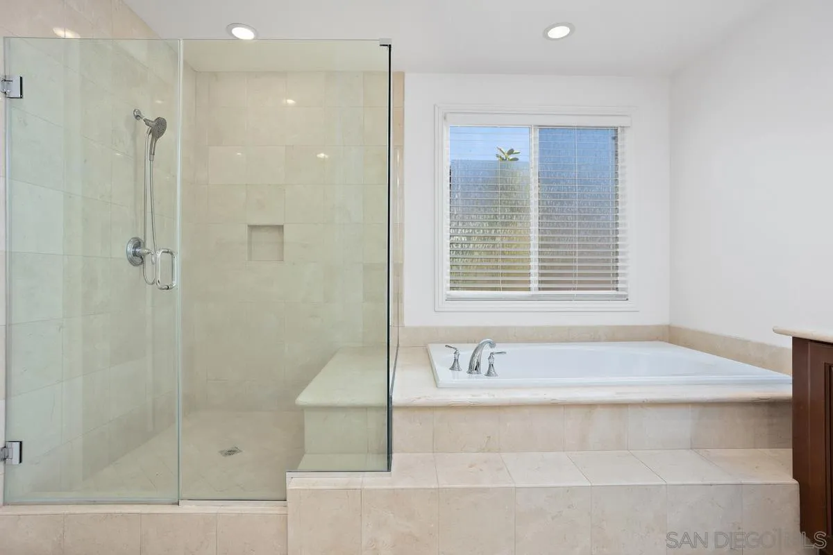 1129 Village Dr