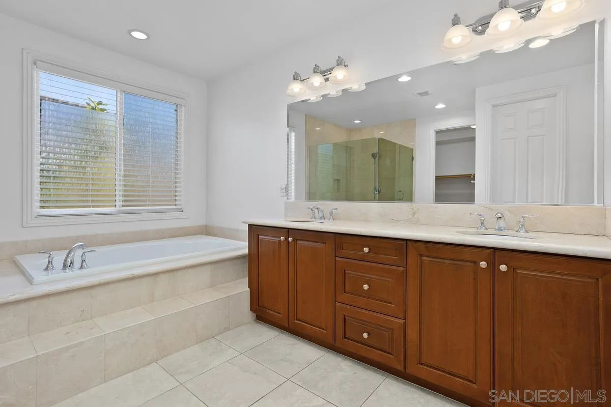 1129 Village Dr