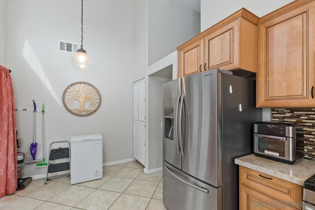 41459 Avenida De La Reina