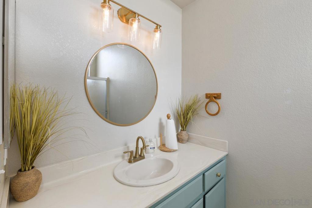 41459 Avenida De La Reina