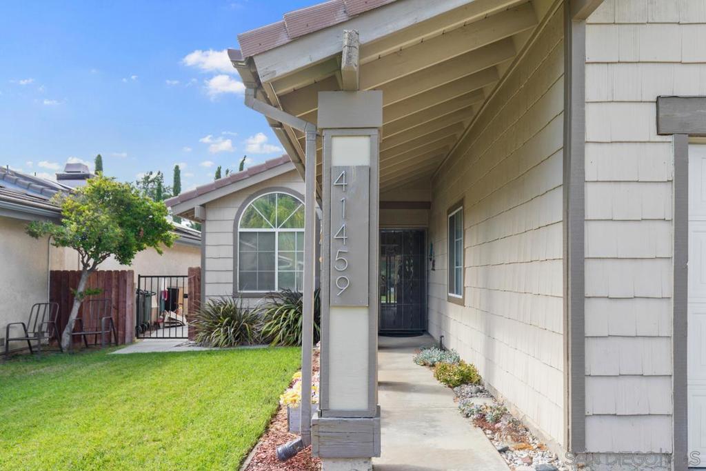 41459 Avenida De La Reina