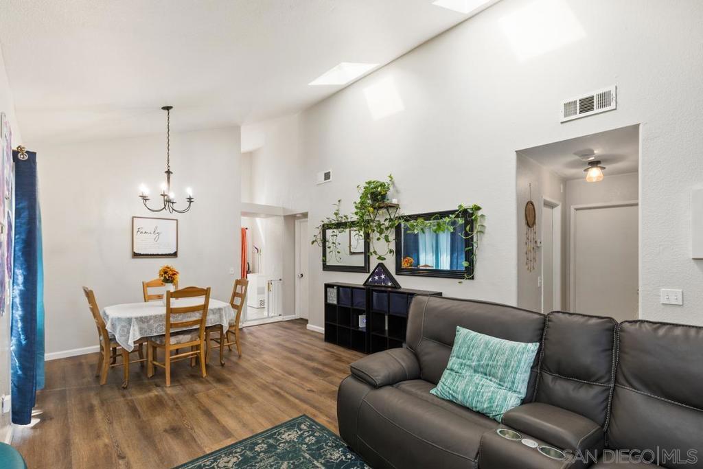 41459 Avenida De La Reina