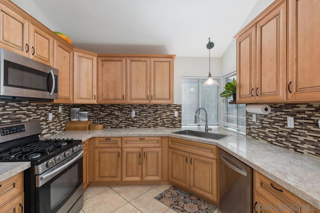 41459 Avenida De La Reina