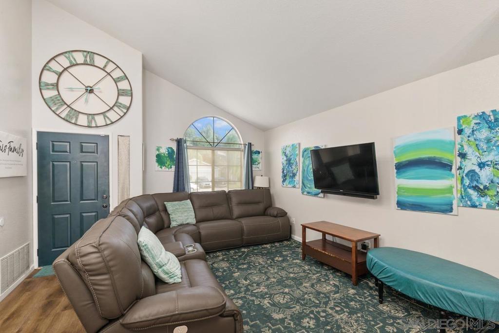 41459 Avenida De La Reina