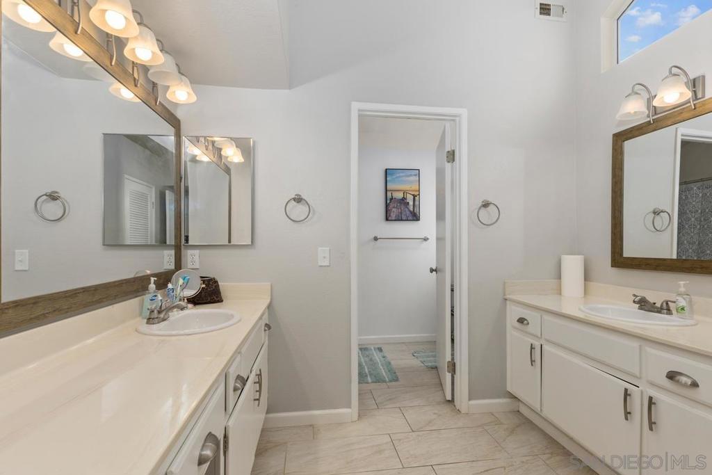 41459 Avenida De La Reina