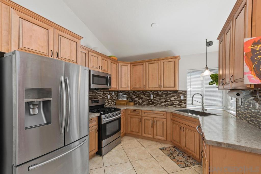 41459 Avenida De La Reina