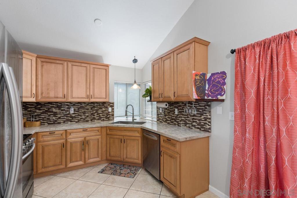 41459 Avenida De La Reina