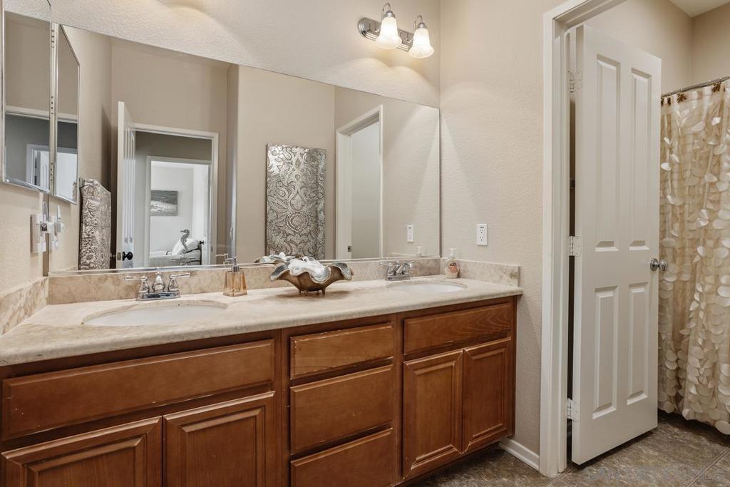 1079 Vista Pointe Blvd