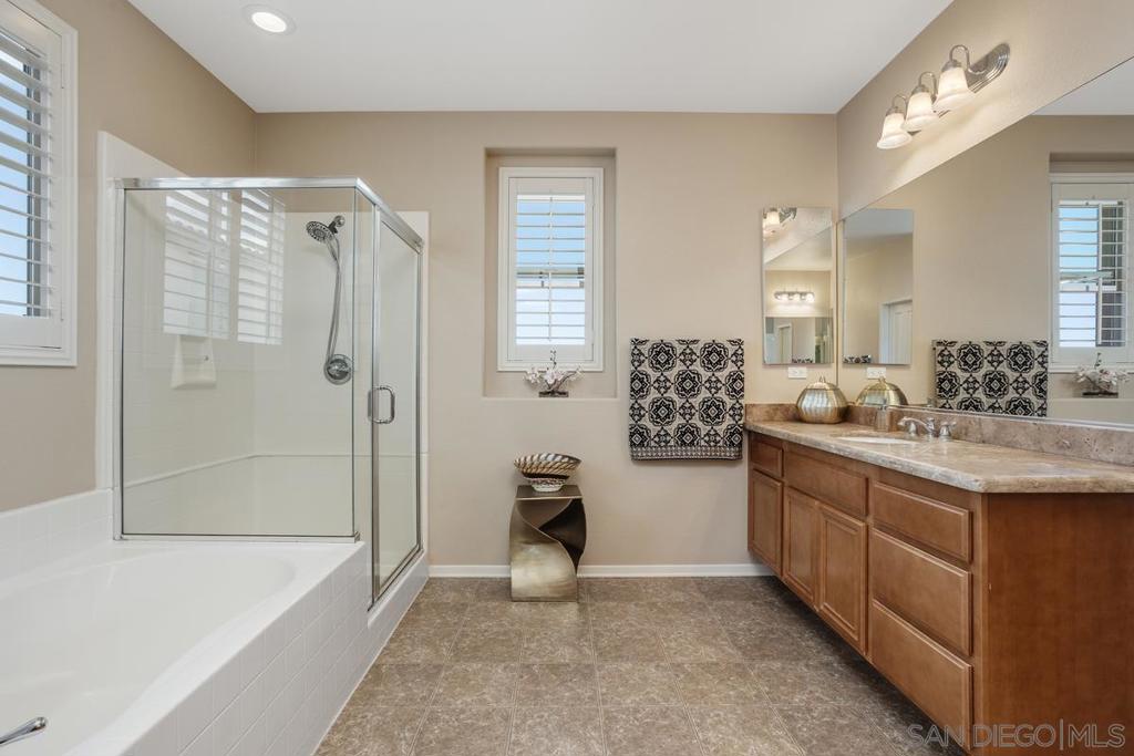 1079 Vista Pointe Blvd