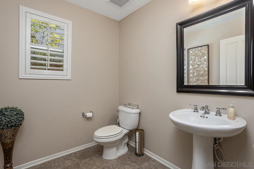 1079 Vista Pointe Blvd