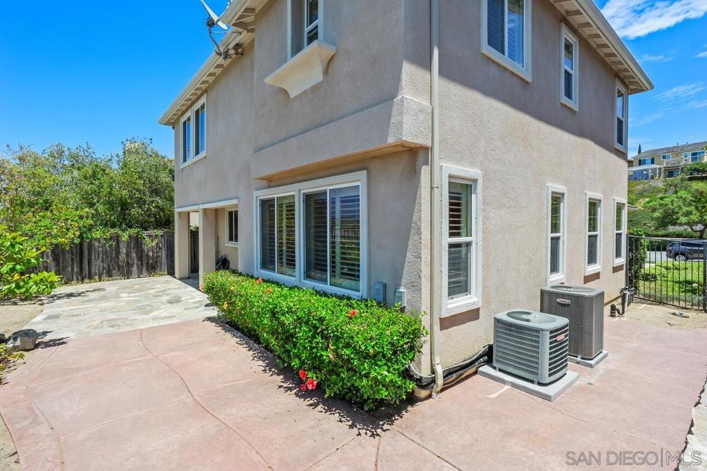 1079 Vista Pointe Blvd