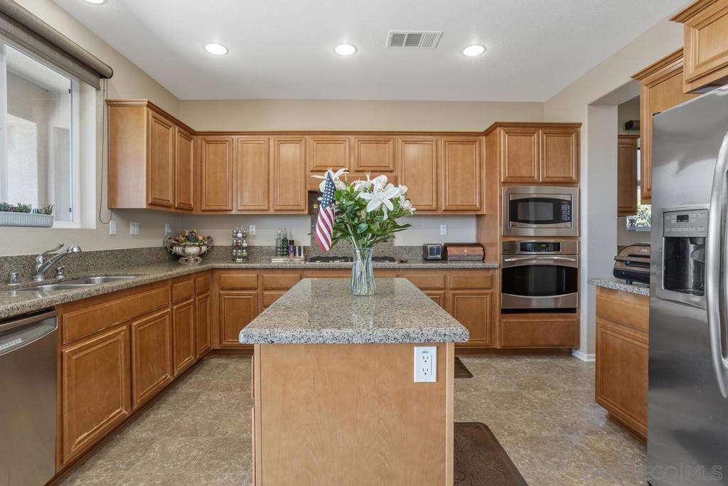 1079 Vista Pointe Blvd