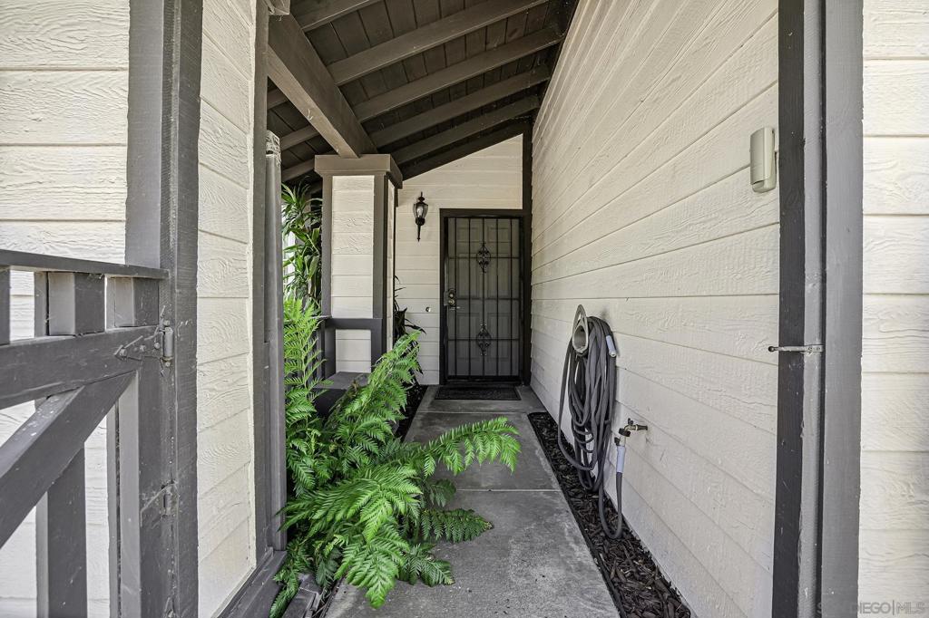 5241 Alamosa Park Dr