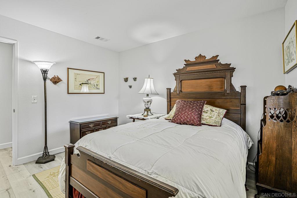 5241 Alamosa Park Dr