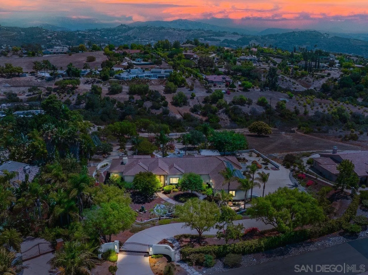 2860 Via Rancheros Way