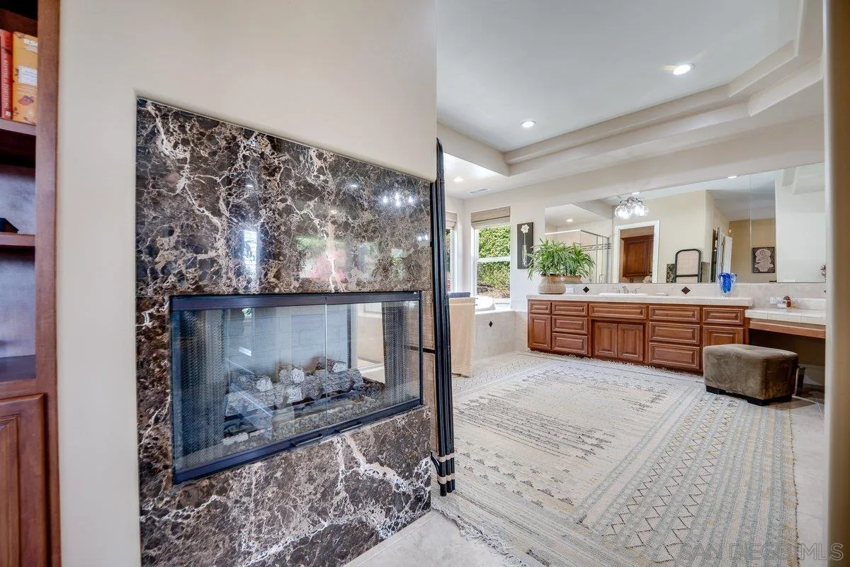 2860 Via Rancheros Way