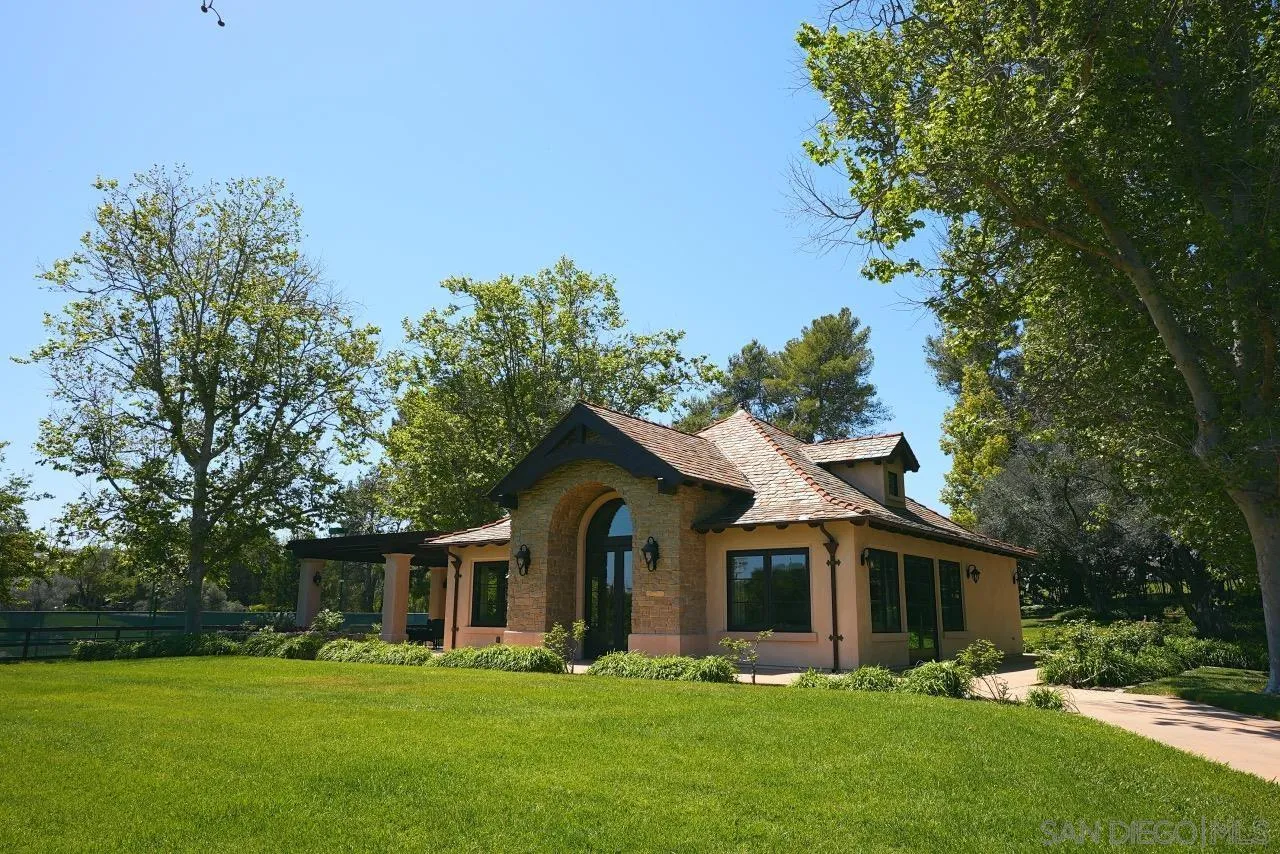 11 Country Glen Rd, Fallbrook