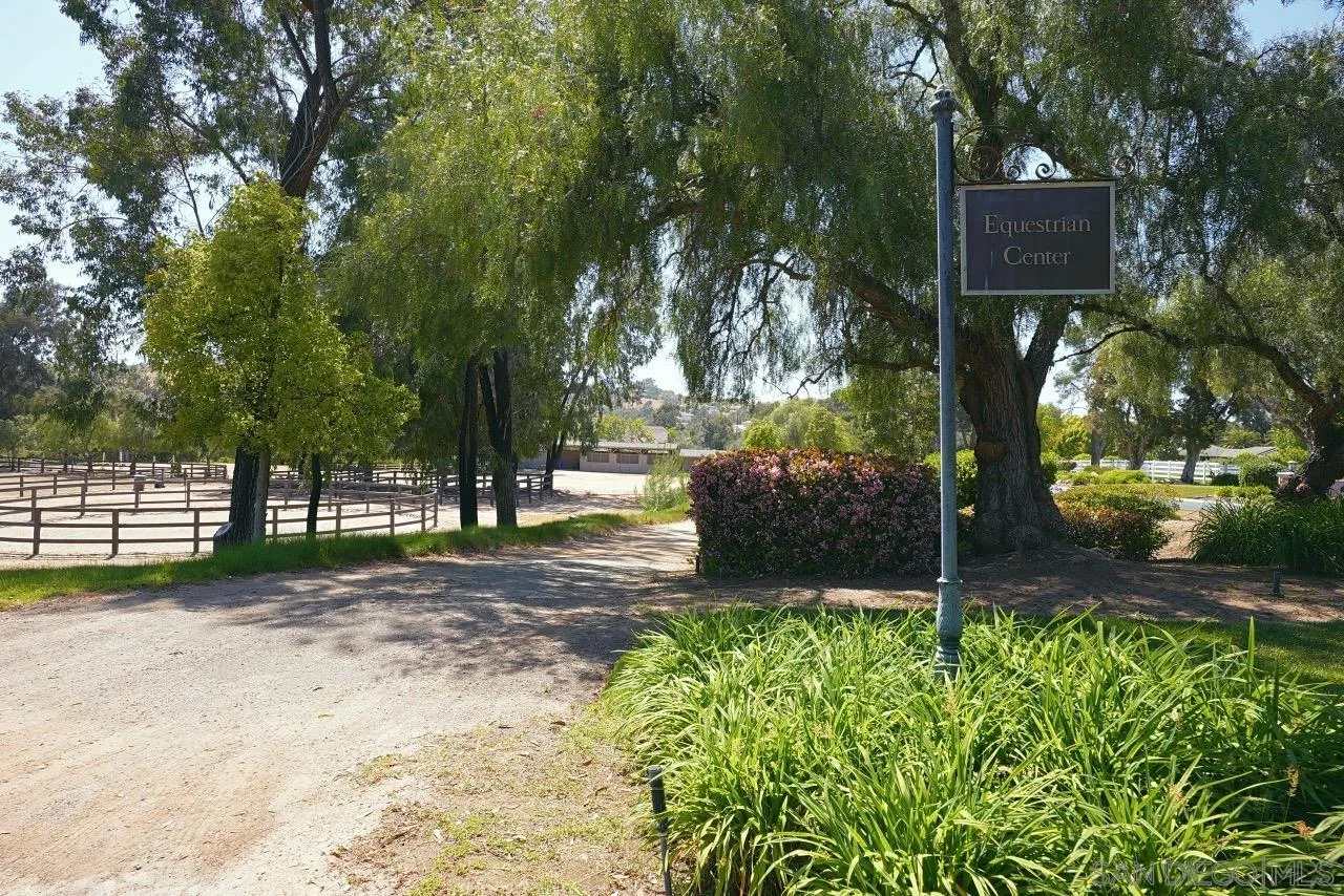 11 Country Glen Rd, Fallbrook