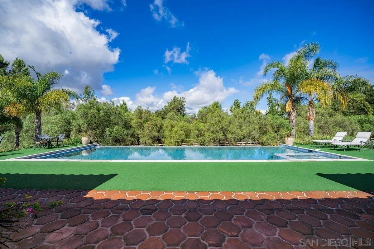 11 Country Glen Rd, Fallbrook