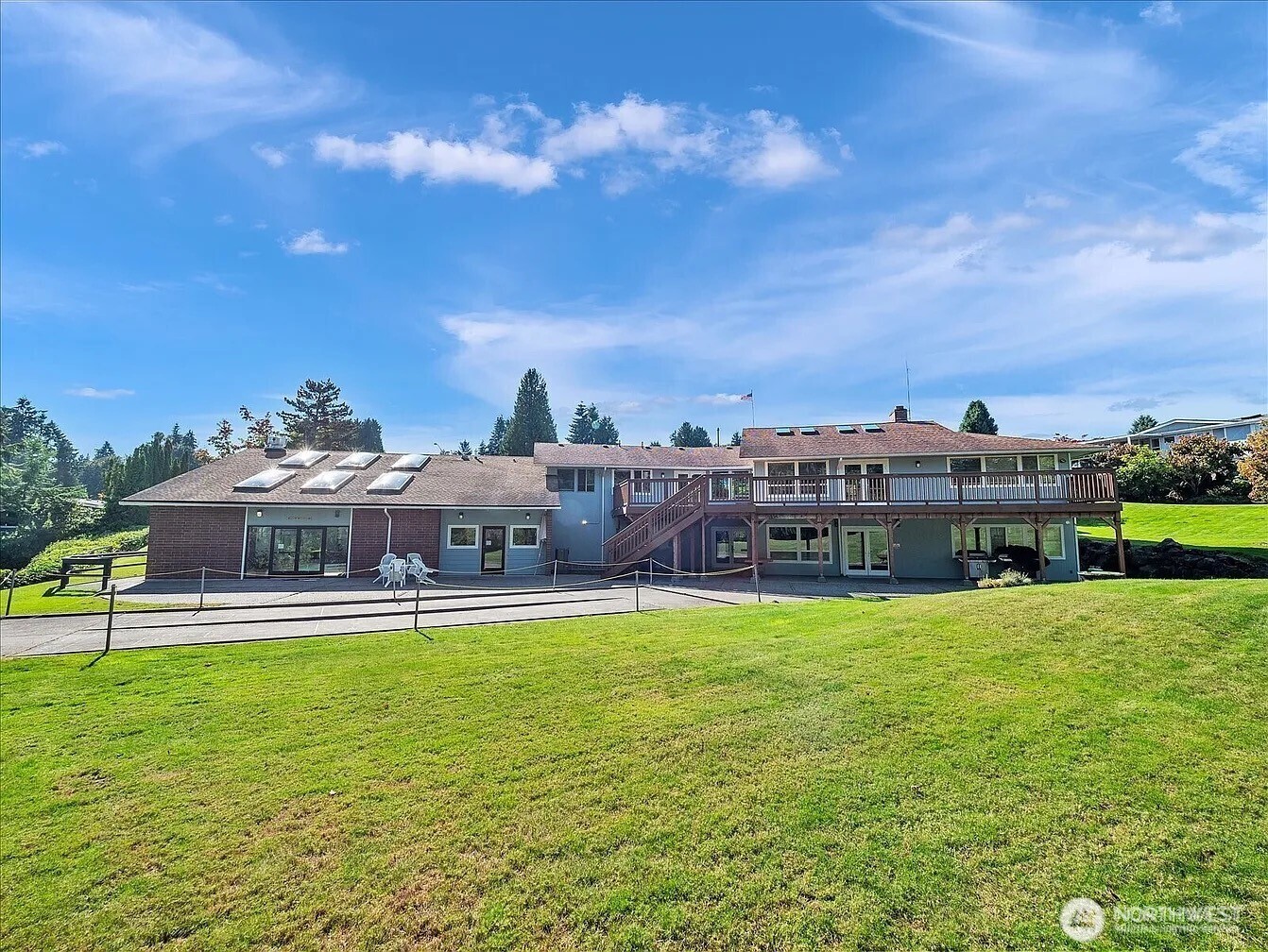 17044 Woodcrest Drive NE