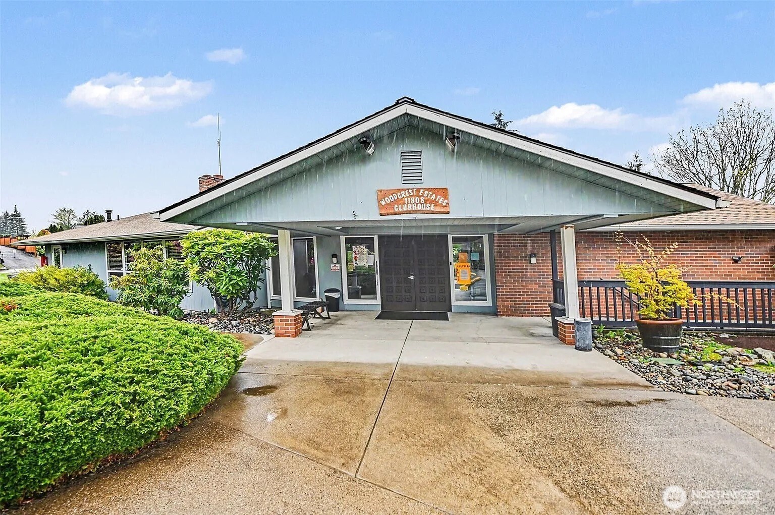 17044 Woodcrest Drive NE