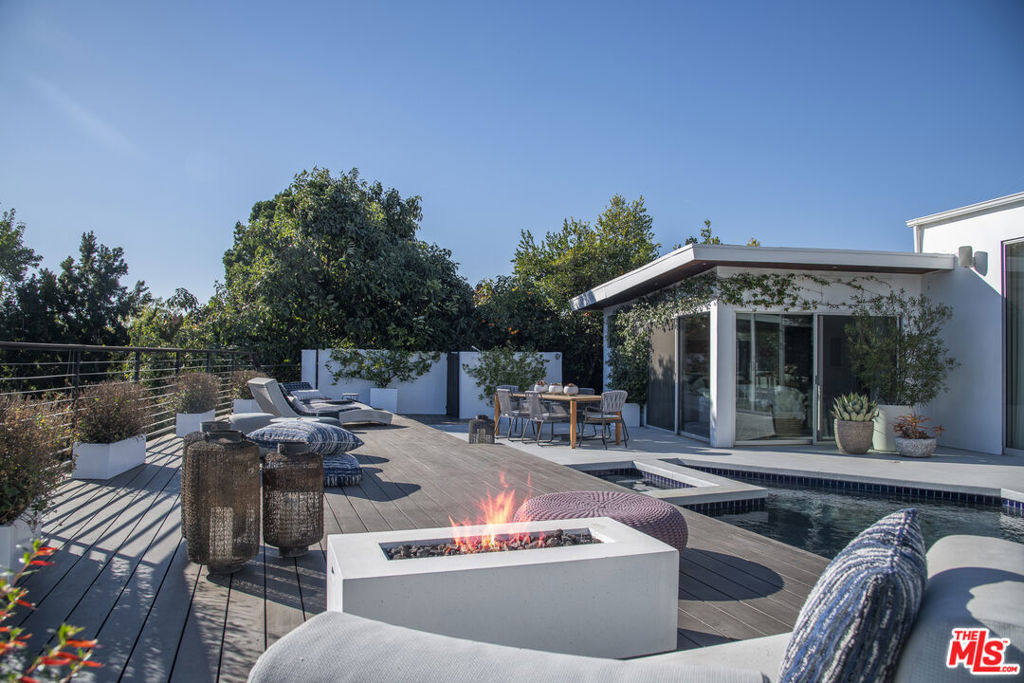 11472 Laurelcrest Road