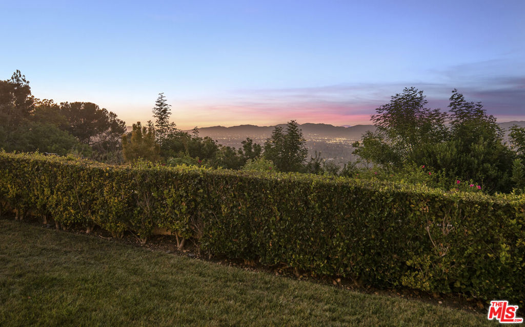 11472 Laurelcrest Road