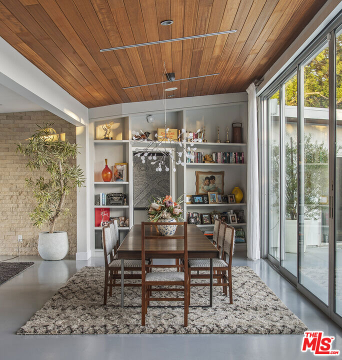 11472 Laurelcrest Road