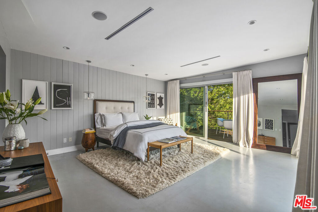 11472 Laurelcrest Road