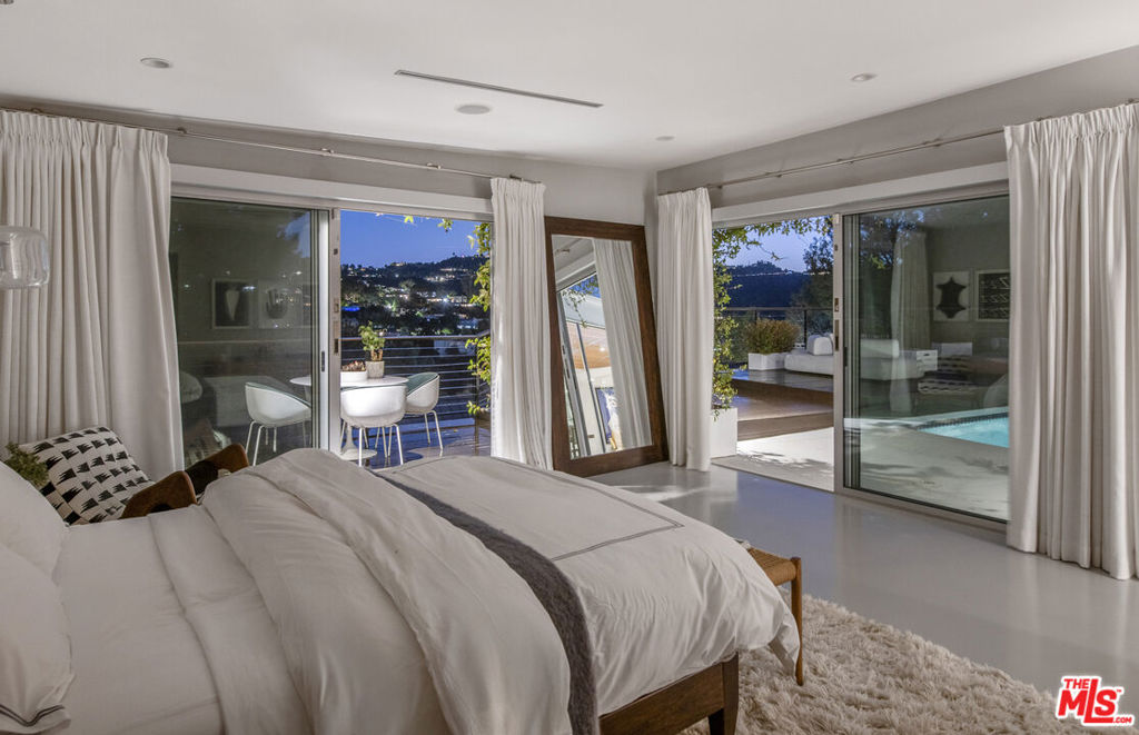 11472 Laurelcrest Road